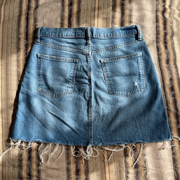 GAP Denim jean skirt with zig zag pattern, button up zipper area! - Picture 2 of 3